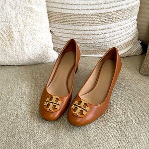 Tory Burch Womens Janey 50 mm Pump Calf Leather Royal Tan.